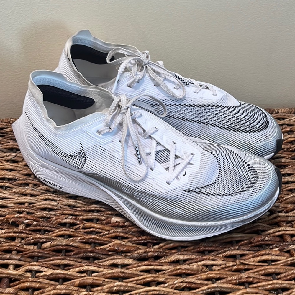 Nike Vaporfly 2 - Men's Size 9.5 - Women's Size 11 -- EU Size 43 - CM 28